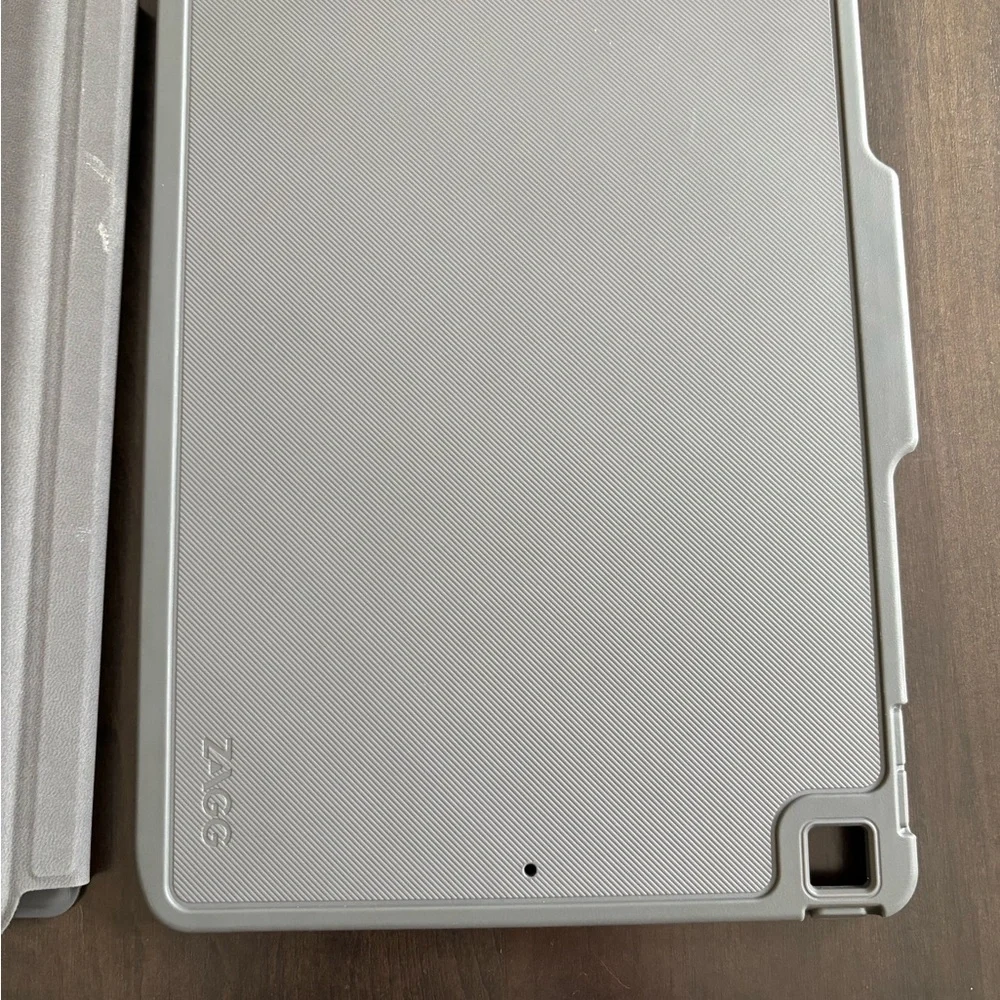 Zagg Folio Keyboard Case for iPad 9/8/7- Gray